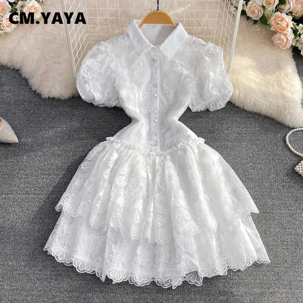 CM.YAYA Mini abito a strati a trapezio con ricamo in pizzo a maniche corte da donna 2025 Abiti da sera sexy dolci ed eleganti per feste