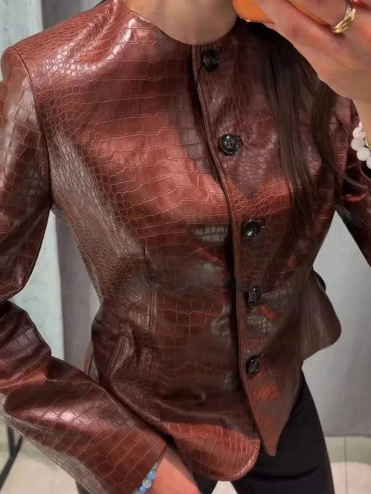 Giacca in Ecopelle Effetto Coccodrillo, Collo Tondo, Chiusura con Bottoni, Maniche Lunghe, Autunno 2026, Outfit Chic da Donna per Appuntamenti, Abbigliamento Trendy da Strada