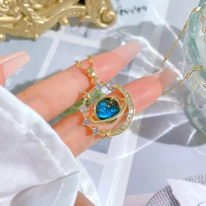 Collana in Acciaio Inossidabile con Ciondolo a Forma di Pianeta e Cielo Stellato, Elegante e Versatile