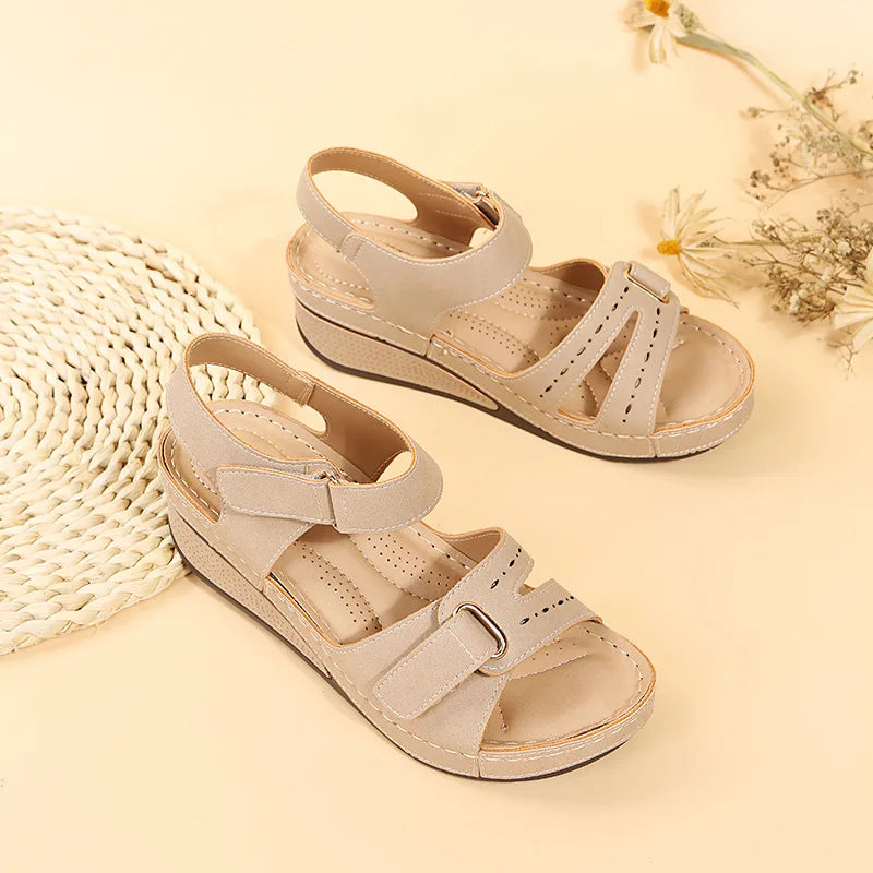 Sandali con zeppa estivi per donna 2025 Scarpe da spiaggia antiscivolo di nuova moda Donna Sandali con plateau casual leggeri Mujer Plus Size