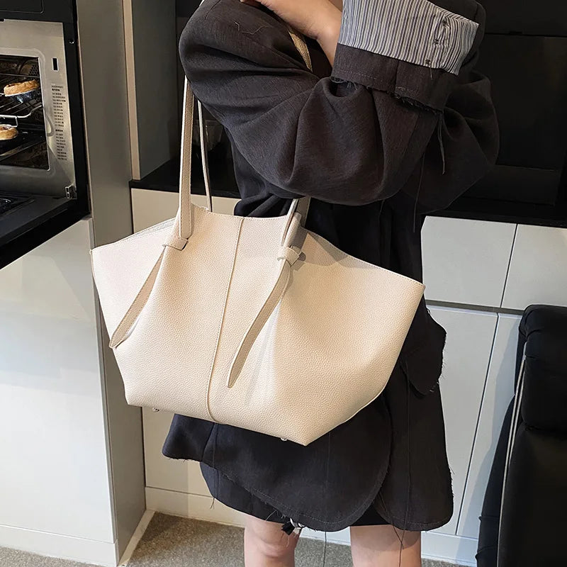 Estate nuova borsa tote di grande capacità moda alla moda modello litchi tinta unita trama semplice borsa monospalla sotto le ascelle