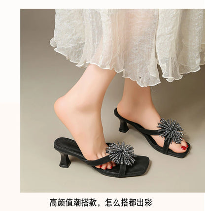 Damen-Sommersandalen 2026 Neue High-End-Outdoor-Trend-Strass-Sandalen mit klobigem Absatz
