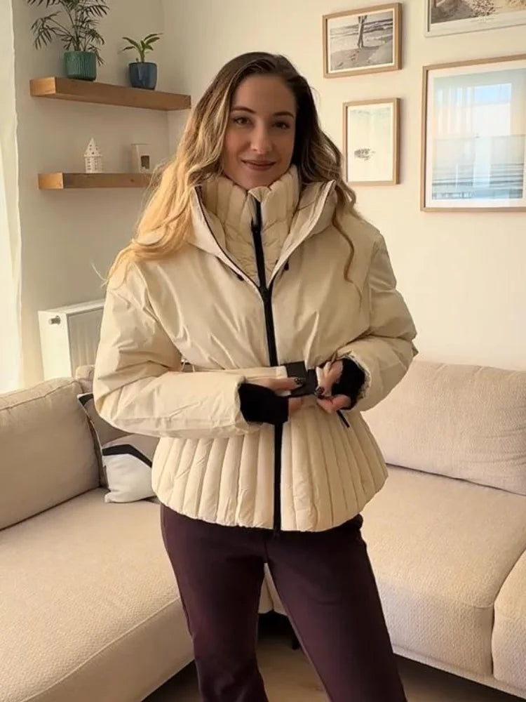 Tuta da sci bianca chic con cappuccio da donna con cintura in vita Calda tuta da neve monopezzo antipioggia Sport invernali Moda Lady Snowsuit