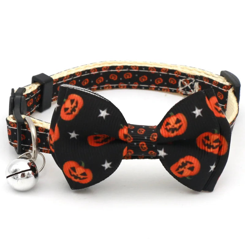 Collana per cuccioli di gattino Cintura con fibbia di sicurezza regolabile Papillon per chihuahua Forniture per animali Collare per gatti Happy Halloween con fiocco a campana