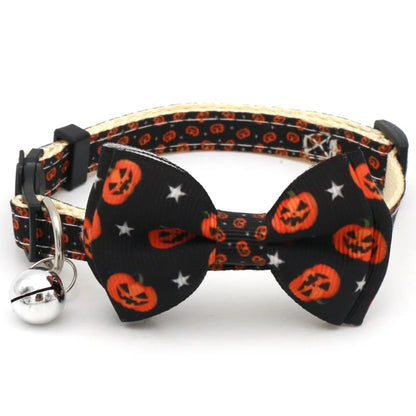 Collana per cuccioli di gattino Cintura con fibbia di sicurezza regolabile Papillon per chihuahua Forniture per animali Collare per gatti Happy Halloween con fiocco a campana