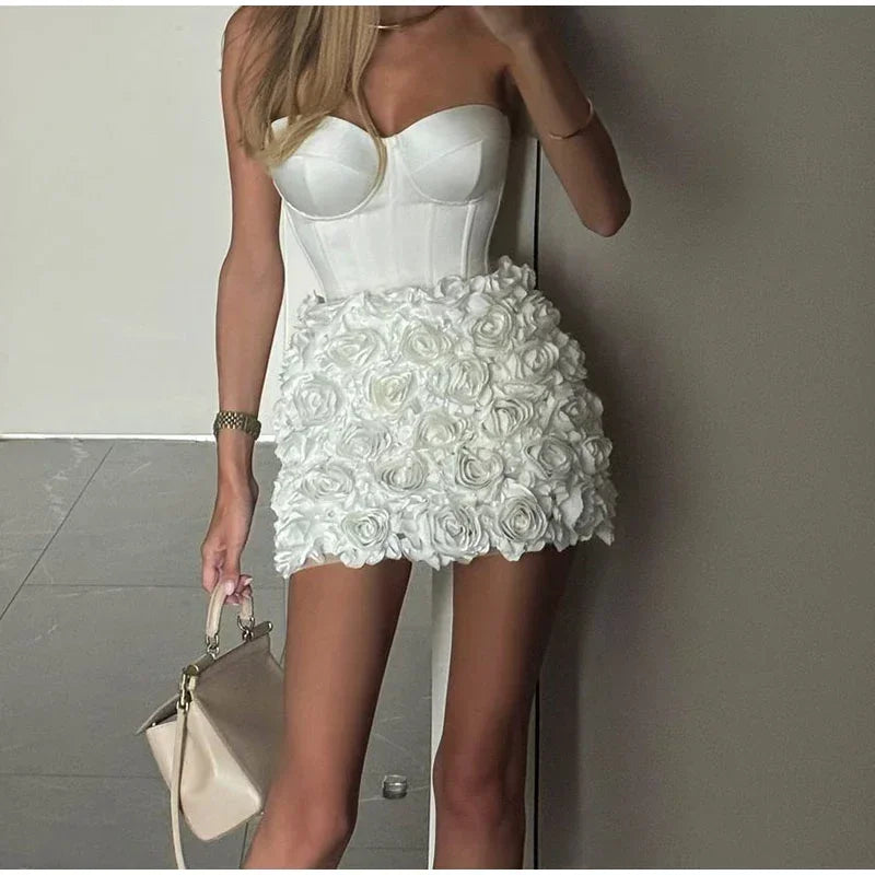 Abito Mini Tubino Senza Spalline con Fiori 3D da Donna, Sexy, Senza Maniche, con Schiena Scoperta, Nuovo Modello Estivo 2026, Elegante Vestito a Fascia a Trapezio