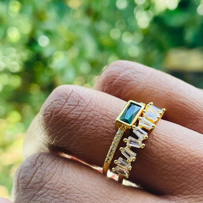 Classico anello retrò con zirconi a doppio strato verde chiaro, fede nuziale da donna in ottone placcato oro come regalo per mamma e amante