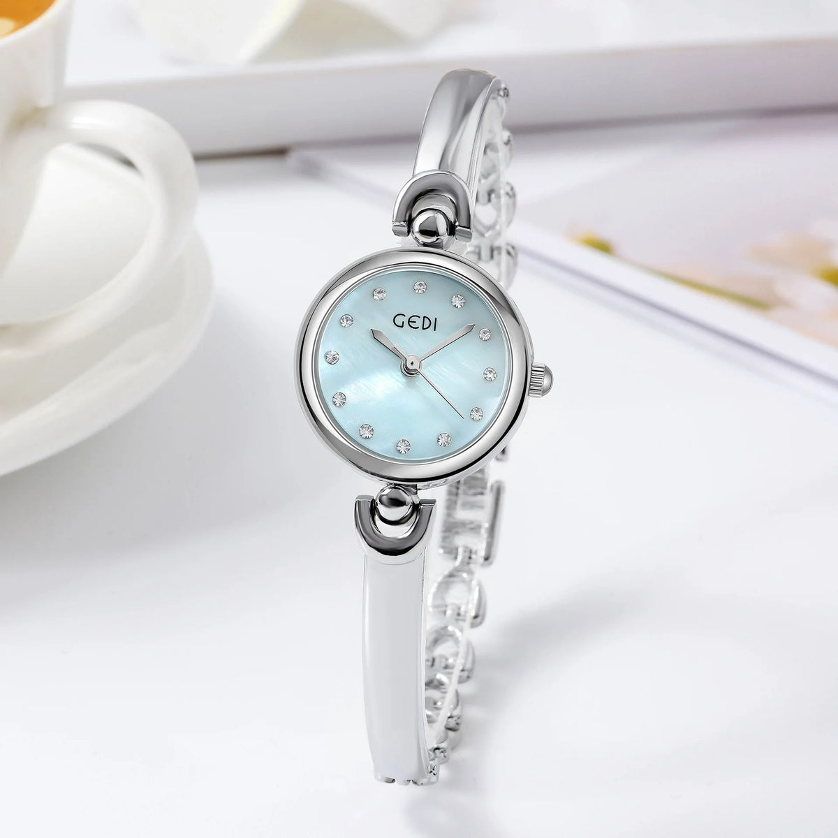 UTHAI W34 Orologio da polso da donna Luce di lusso Semplice squisito quadrante rotondo Orologio impermeabile Lady Fashion Orologi al quarzo coreani