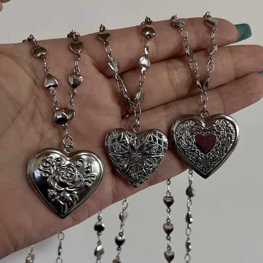 Ciondolo con medaglione a forma di cuore romantico apribile Collana con ciondolo con cornice per foto in acciaio inossidabile color argento femminile per regalo di gioielli da donna