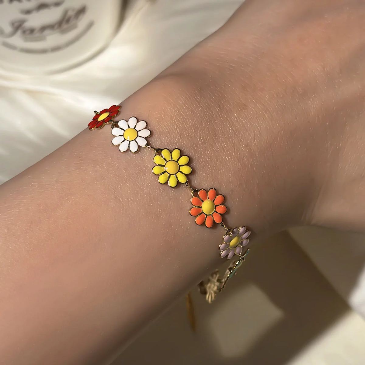 Bracciale con fiori margherita dolce Personalità della moda Bracciale con ciondoli con fiori estetici minimalisti per le donne Regalo di gioielli per feste di nozze