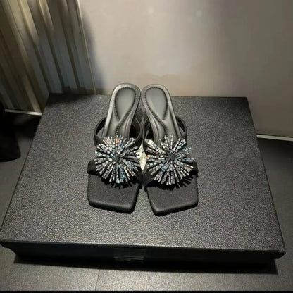 Damen-Sommersandalen 2026 Neue High-End-Outdoor-Trend-Strass-Sandalen mit klobigem Absatz