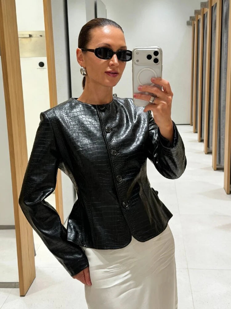 Giacca da donna in similpelle con stampa coccodrillo, scollo rotondo, chiusura con bottoni, orlo a peplum svasato, vestibilità slim, cappotto corto, abbigliamento da strada per donne.