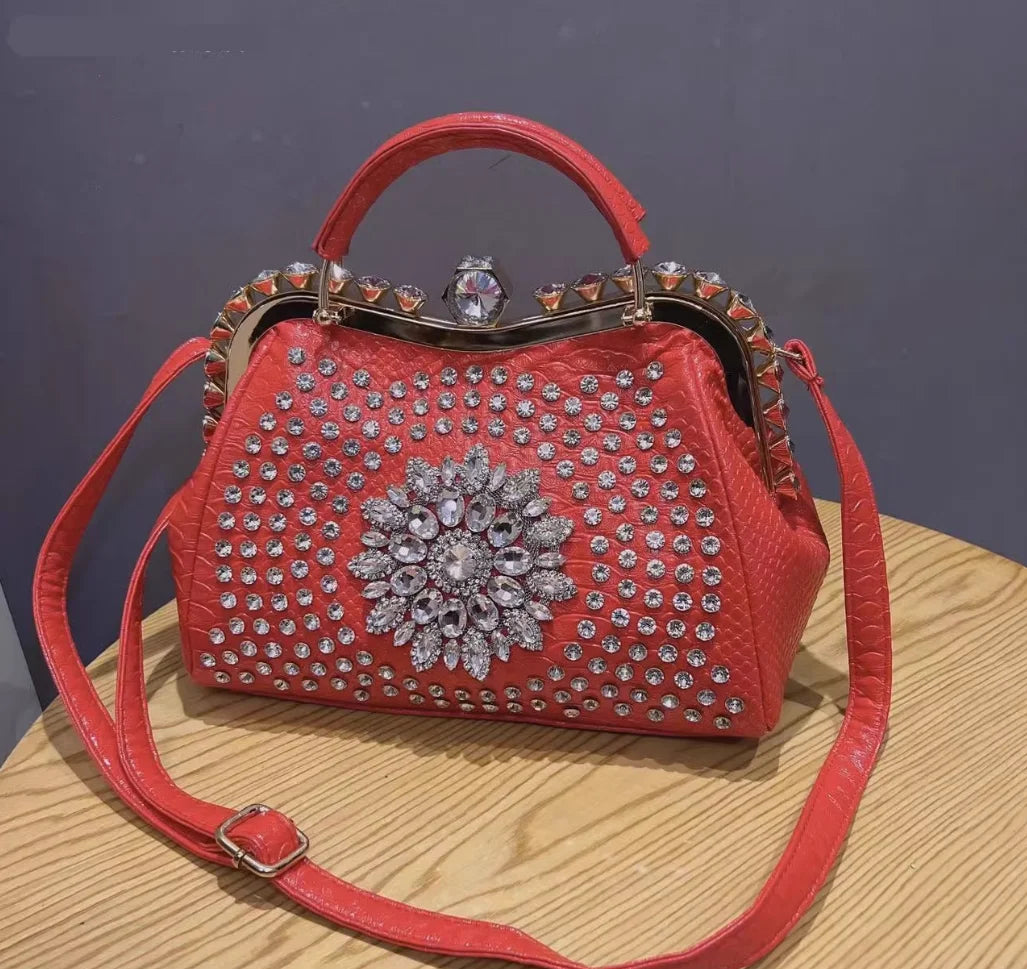 Borsa a tracolla di alta qualità da donna estate 2024 nuova borsa a tracolla di nicchia con texture esplosiva borsa di grande capacità tempestata di diamanti