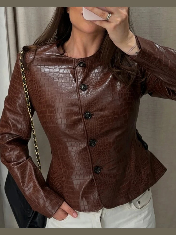 Giacca da donna in similpelle con stampa coccodrillo, scollo rotondo, chiusura con bottoni, orlo a peplum svasato, vestibilità slim, cappotto corto, abbigliamento da strada per donne.