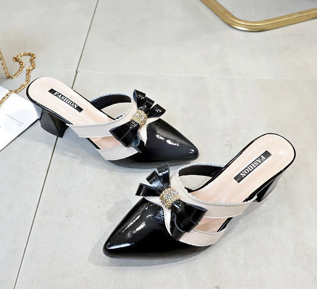 Pantofole da donna e sandali da donna Gioielli Estate 2025 Ciabatte con cristalli Scarpe a punta Ciabatte con tacco nero Rhenstone con fiocco Y
