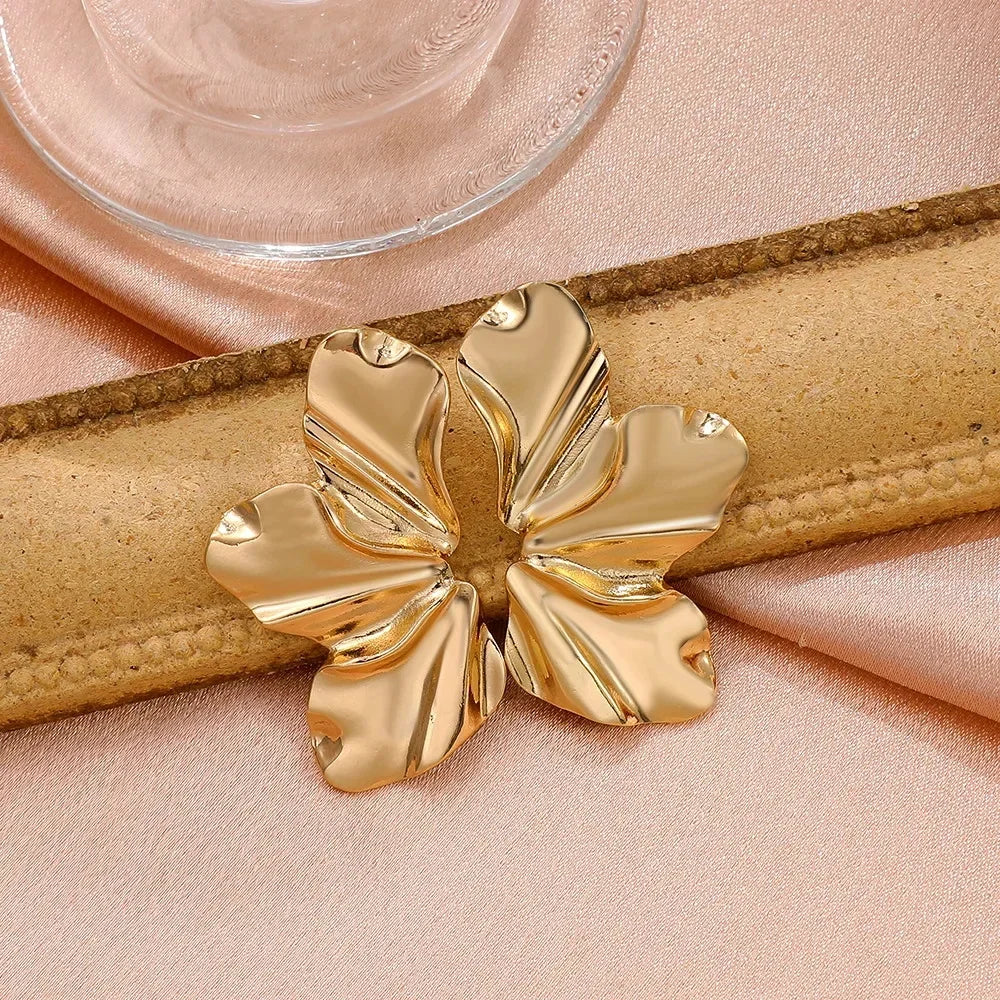 Orecchini a bottone a forma di fiore in metallo grande per le donne Orecchini a bottone da donna di forma irregolare esagerata color oro Gioielli in argento