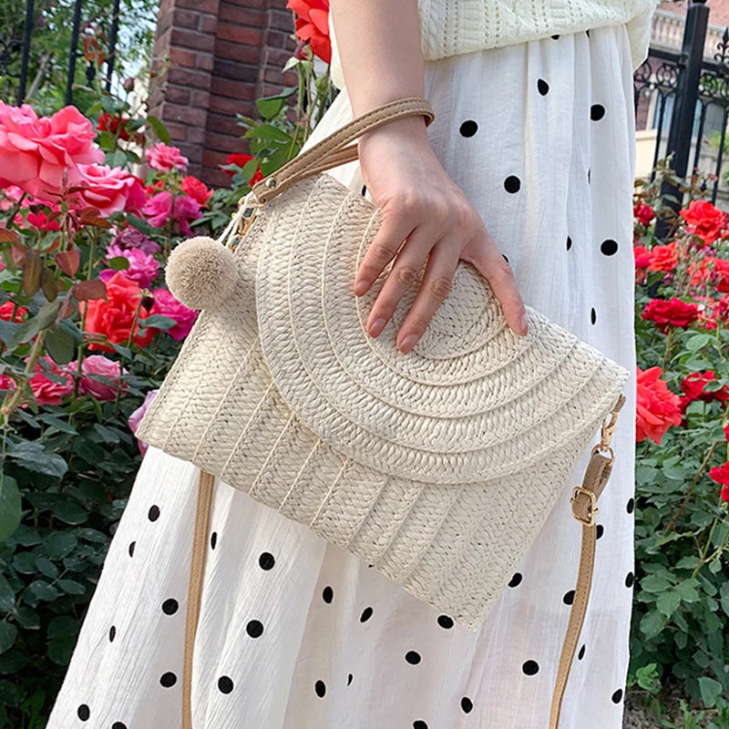 Pochette di paglia da spiaggia estiva borsa a tracolla con ciondolo a sfera carina per le donne borse a tracolla da viaggio borsa da donna borse Casual borsa di vimini