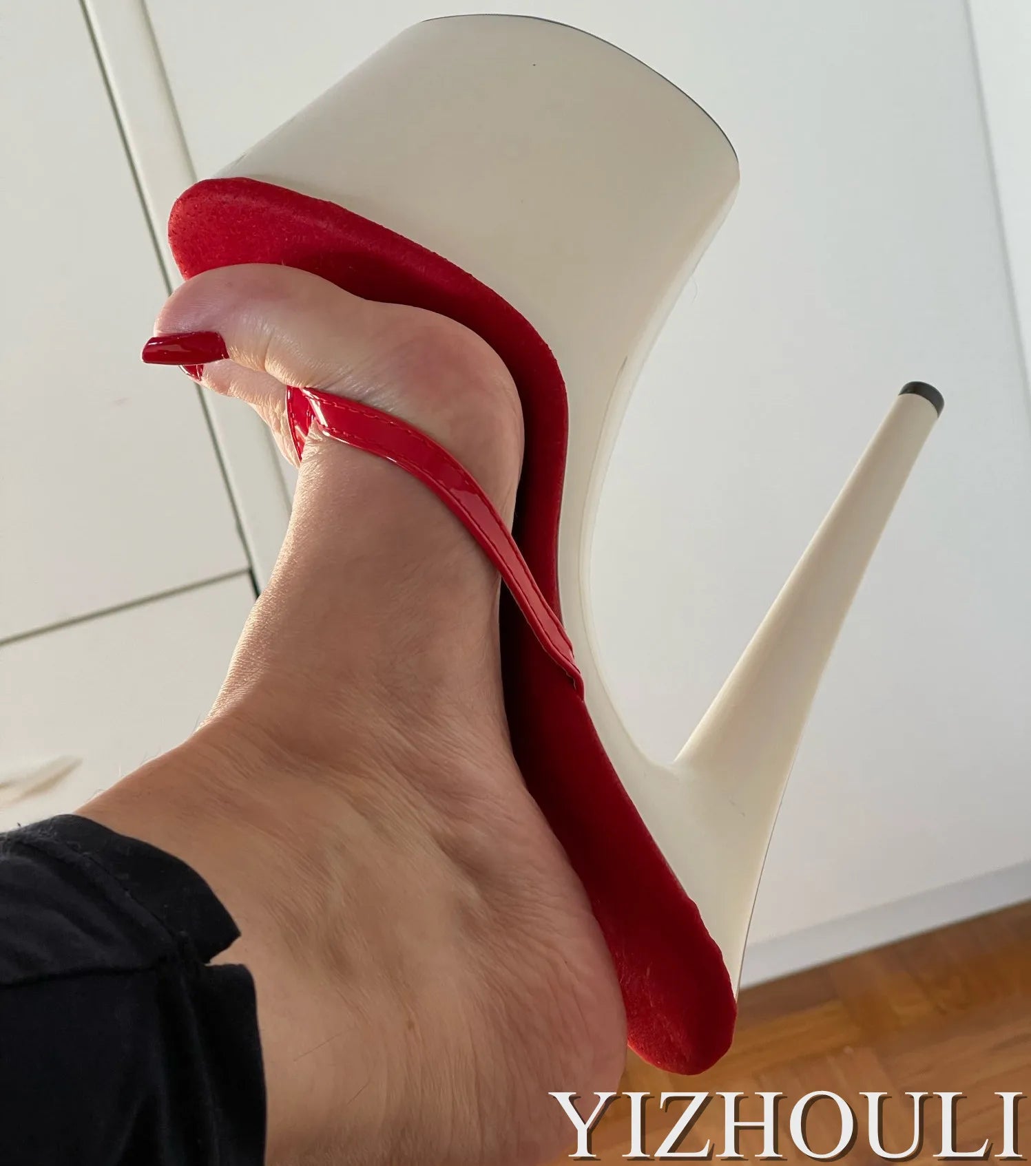 I colori alla moda possono essere personalizzati Infradito da principessa da 15-20 cm, tacchi da discoteca sexy, estate, pantofole a spillo da 6-8 pollici