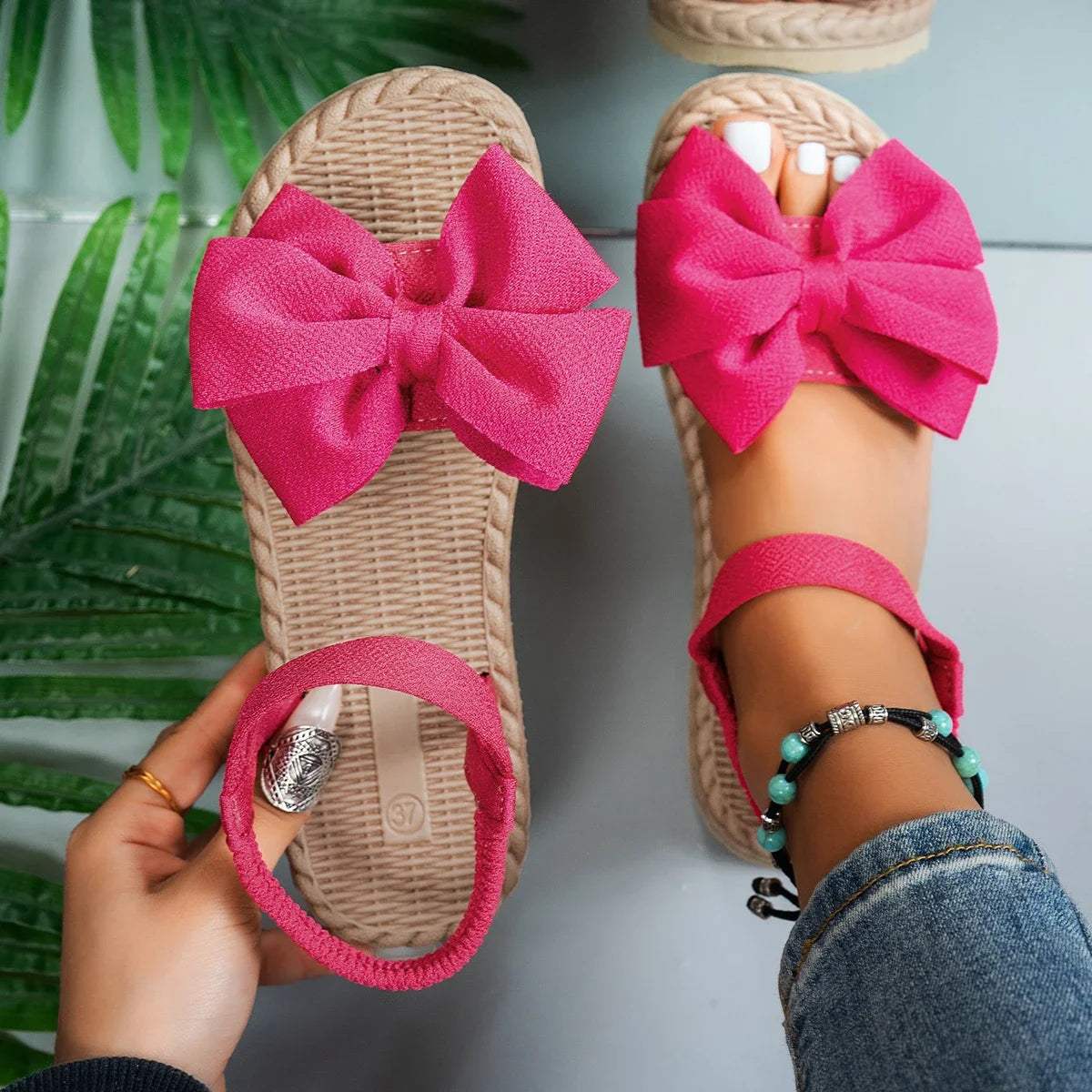 Sandali da donna 2024 nuovi sandali leggeri estivi moda spiaggia pantofole Casual papillon da esterno scarpe basse diapositive da casa donna