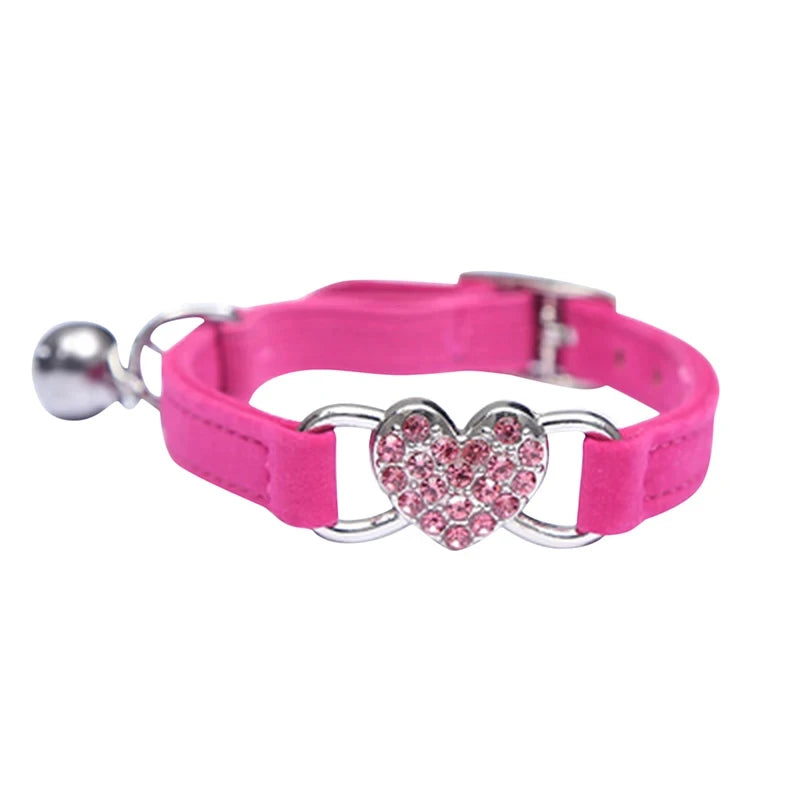 Collare per gatti a forma di cuore con campanello, elastico e regolabile, in morbido velluto con cristalli, per gattini e cuccioli, accessori per animali domestici