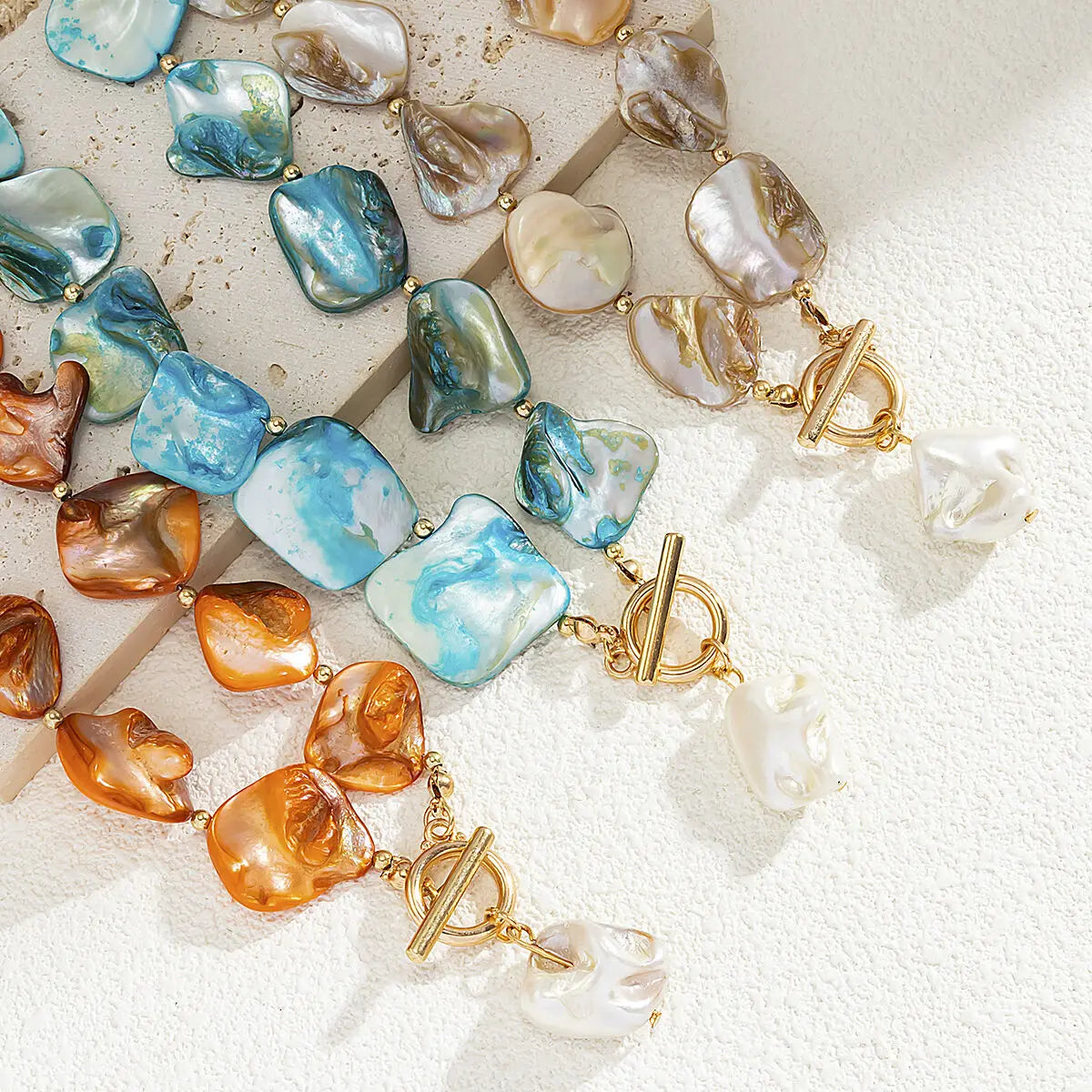 IngeSight.Z Nuova Elegante Collana Girocollo con Ciondolo a Perla Barocca Imitazione, Catena con Chiusura a T per Donna, Gioielli da Spiaggia di Tendenza