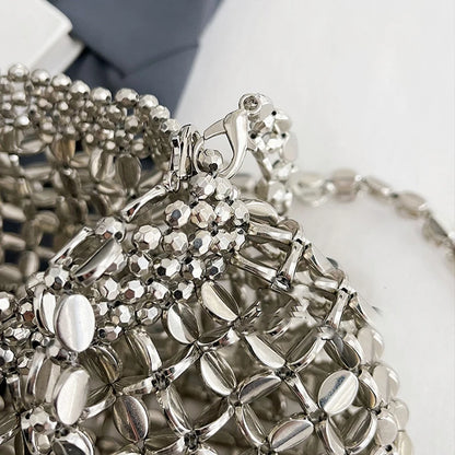 Borsa a tracolla intrecciata con perline fatta a mano di lusso francese leggera Borsa a tracolla versatile cava con design estivo in metallo 2025 per donna
