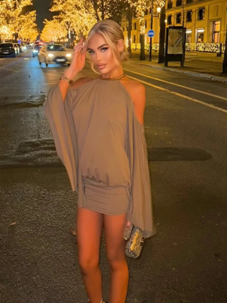 Abito Corto da Donna con Schiena Scoperta e Maniche a Pipistrello, Sexy e Chic, Tinta Unita, Spalle Scoperte, Aderente, Mini Vestito Primaverile, Novità 2026