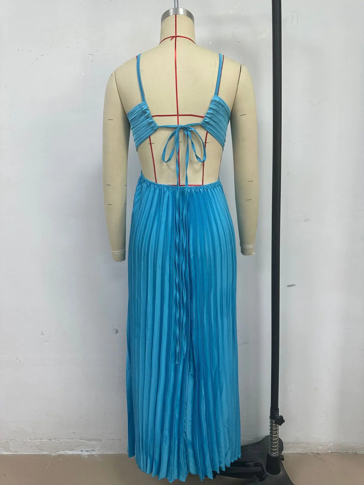 Abito Lungo Estivo da Donna con Scollo all'Americana e Pieghe, Senza Schienale, Senza Maniche, Blu, per Vacanze al Mare, Moda Femminile 2026, Vestito a Trapezio