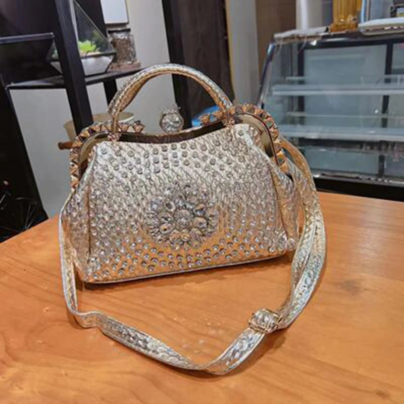 Borsa a tracolla di alta qualità da donna estate 2024 nuova borsa a tracolla di nicchia con texture esplosiva borsa di grande capacità tempestata di diamanti