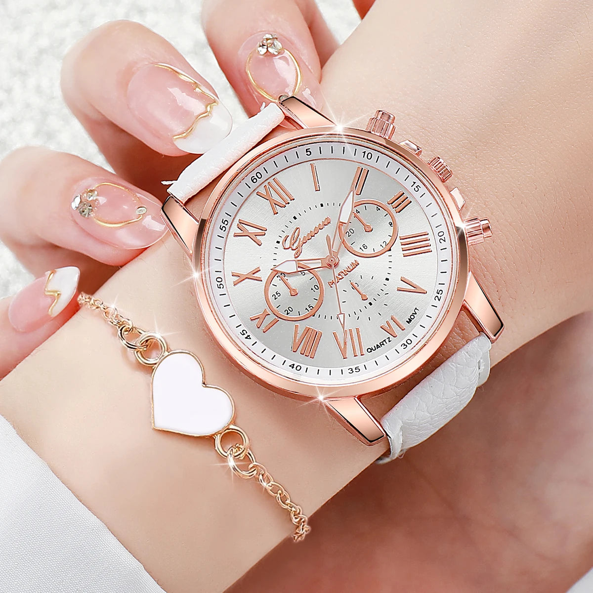 4 pezzi moda donna orologi semplice quadrante Roma orologio al quarzo cinturino in pelle da donna orologi da polso braccialetti a cuore set (senza scatola)