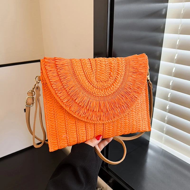 Pochette in paglia intrecciata fatta a mano Borsa in tinta unita Borsa da donna con patta estiva Bohe Portafogli da spiaggia Borsa a tracolla