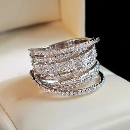 Huitan Bague multicouche en zircon brillant pour femme, bijoux de luxe pour mariage, accessoires de doigt larges et magnifiques pour femme