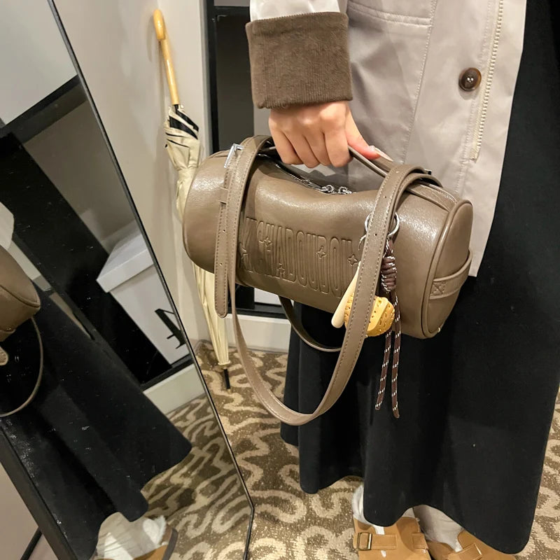 Borse a tracolla multifunzionali a forma di cilindro per donna 2024 Borse invernali di ultime borse firmate Borsa a tracolla di lusso con pendente