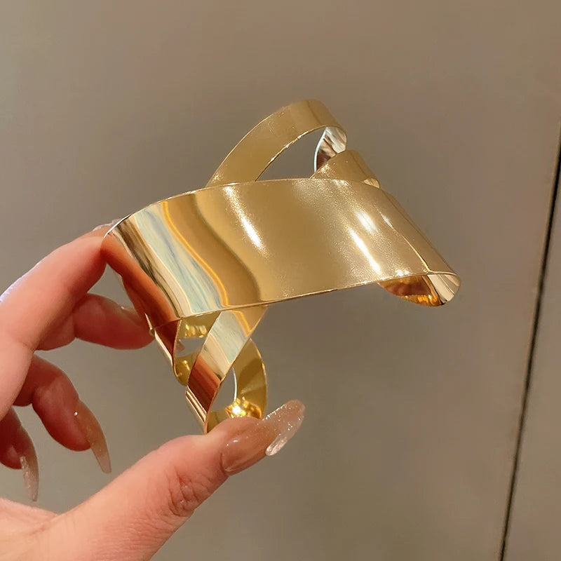 Bracciale in lega geometrica multistrato con anello in metallo per donna Accessori per gioielli da festa di lusso con anello da braccio stile esagerato e fresco