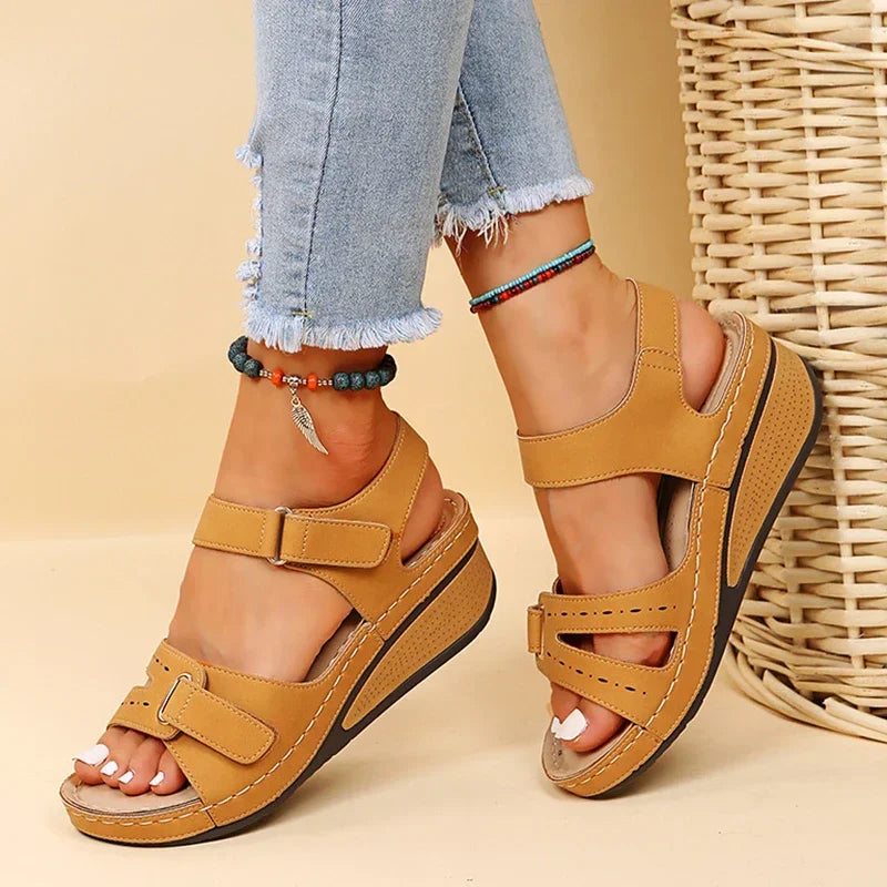 Sandali con zeppa estivi per donna 2025 Scarpe da spiaggia antiscivolo di nuova moda Donna Sandali con plateau casual leggeri Mujer Plus Size