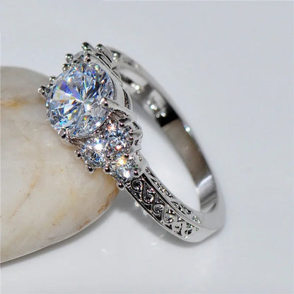 Anelli di fidanzamento color argento moda squisita per le donne Moda pietre zircone bianco Anello anniversario gioielli da sposa da sposa