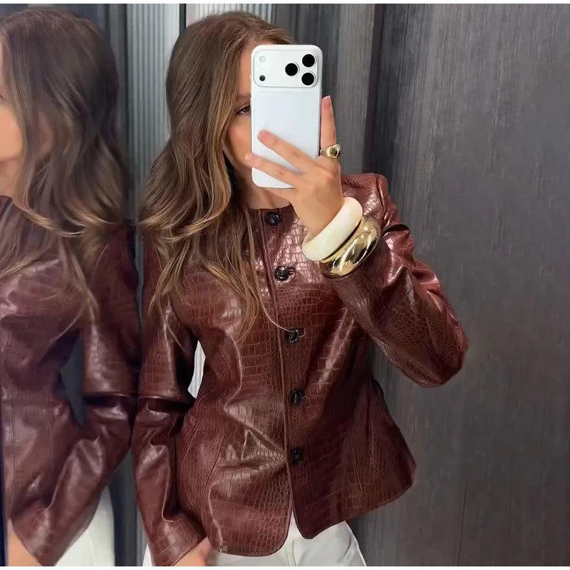 Giacca in Ecopelle Effetto Coccodrillo, Collo Tondo, Chiusura con Bottoni, Maniche Lunghe, Autunno 2026, Outfit Chic da Donna per Appuntamenti, Abbigliamento Trendy da Strada