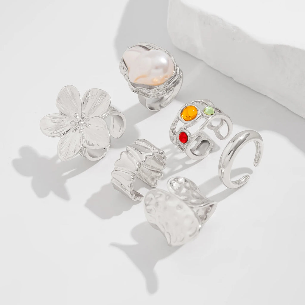 Ingemark 2025 Anello barocco con perla imitazione per donna Anelli aperti eleganti con accessori esagerati per gioielli con design floreale in metallo