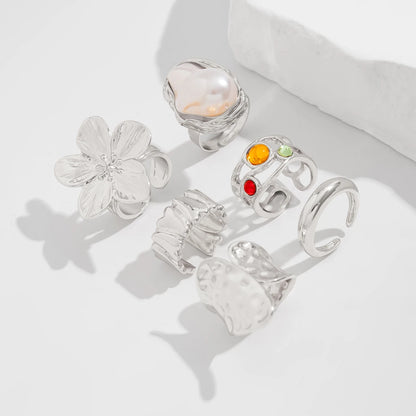 Ingemark 2025 Anello barocco con perla imitazione per donna Anelli aperti eleganti con accessori esagerati per gioielli con design floreale in metallo