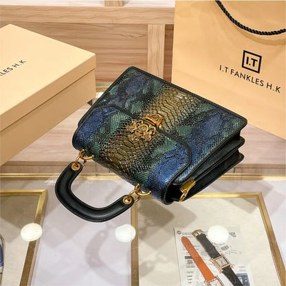 Borsa da donna leggera di marca di lusso per la primavera e l'estate 2025, borsa a tracolla di alta qualità del designer, borsa a tracolla alla moda,