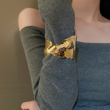 Bracciale in lega geometrica multistrato con anello in metallo per donna Accessori per gioielli da festa di lusso con anello da braccio stile esagerato e fresco