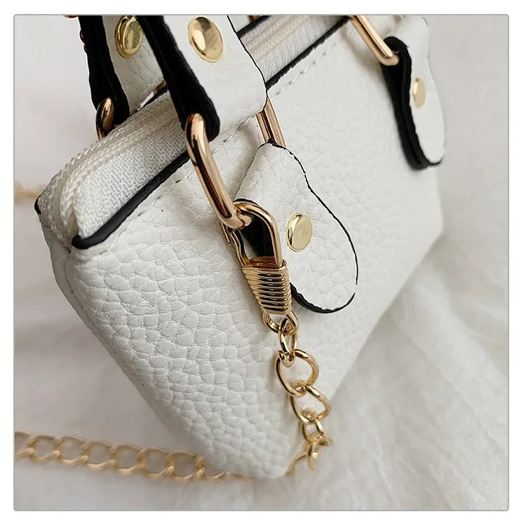 Borsa quadrata piccola da ragazza a tracolla per l'estate 2025, i nuovi bambini classici che portano una borsa a tracolla monospalla. portachiavi portafoglio