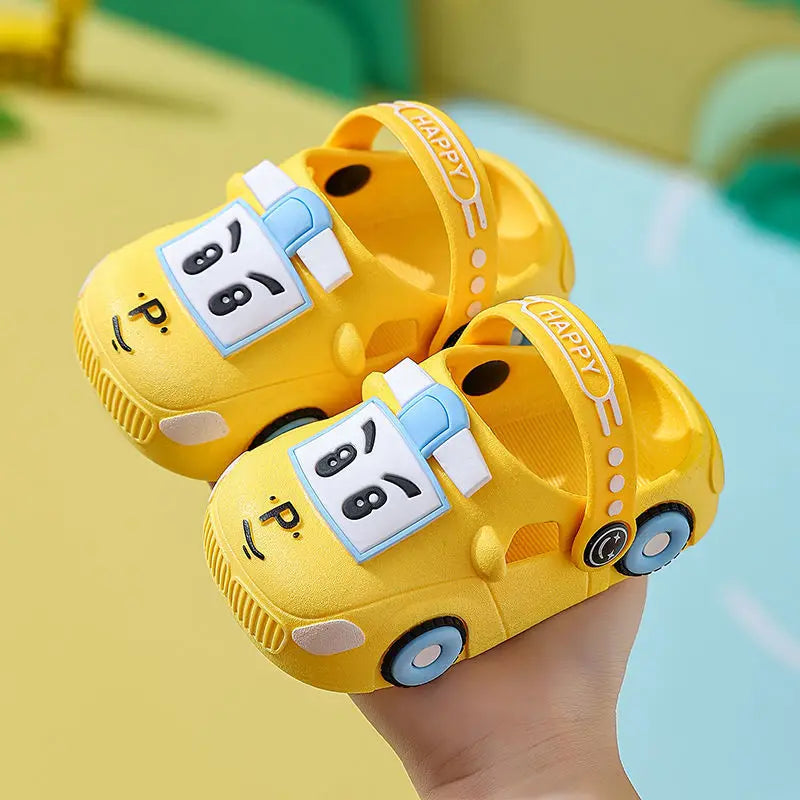 Estate nuovi bambini sandali vuoti bambino simpatico cartone animato auto pantofole per la casa ragazzi scarpe da spiaggia antiscivolo traspiranti scarpe morbide per ragazze