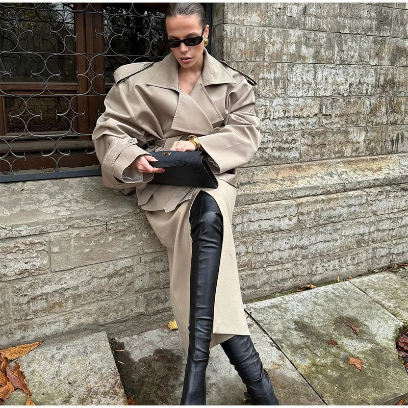 Trench con lacci con risvolto solido per le donne Moda maniche lunghe spalla larga cappotto corto allentato 2025 Nuovo autunno pendolari Outwear