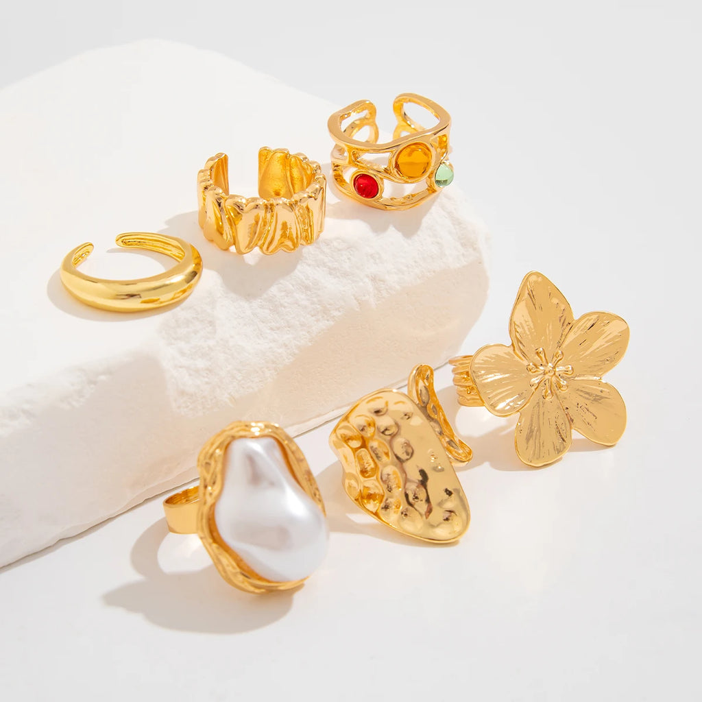 Ingemark 2025 Anello barocco con perla imitazione per donna Anelli aperti eleganti con accessori esagerati per gioielli con design floreale in metallo