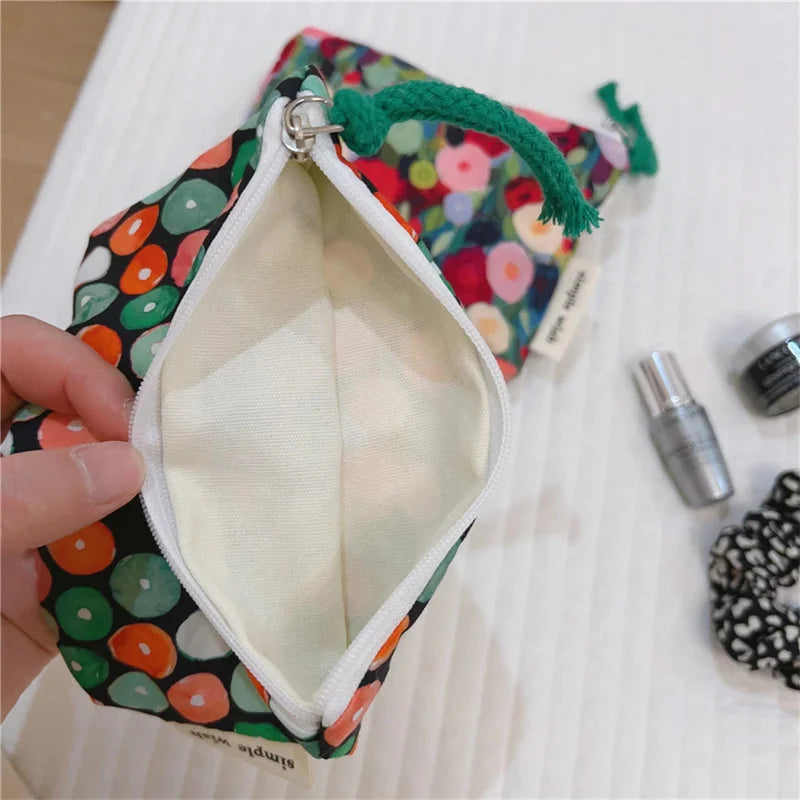 Portamonete in cotone con stampa floreale fresca estiva Mini portaoggetti Borsa in stoffa piccola Borsa per cuffie Borsa per cosmetici da viaggio Borsa per trucco