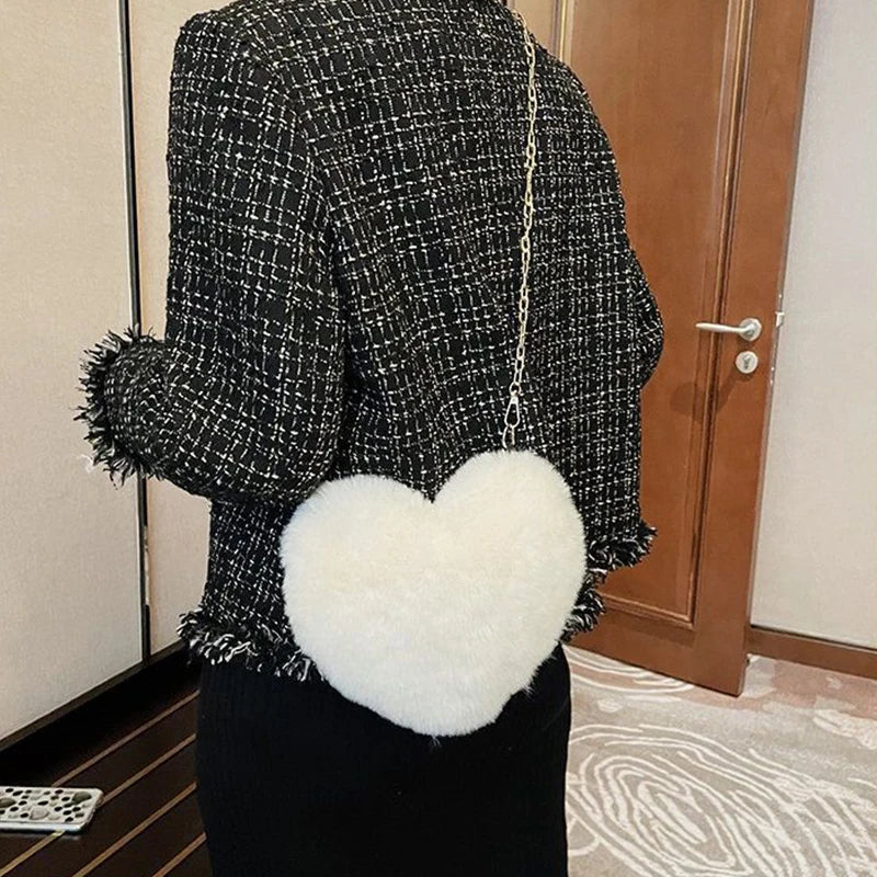 Borse a forma di cuore da donna alla moda Borse a tracolla in pelliccia sintetica carina Borsa a tracolla a catena in morbida peluche da donna Shopper Totes