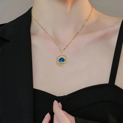 Collana in Acciaio Inossidabile con Ciondolo a Forma di Pianeta e Cielo Stellato, Elegante e Versatile