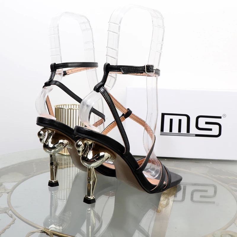 Nell'estate del 2025 sandali sexy scarpe col tacco alto sandali da esterno stile strano di grandi dimensioni moda scarpe eleganti con tacco da donna