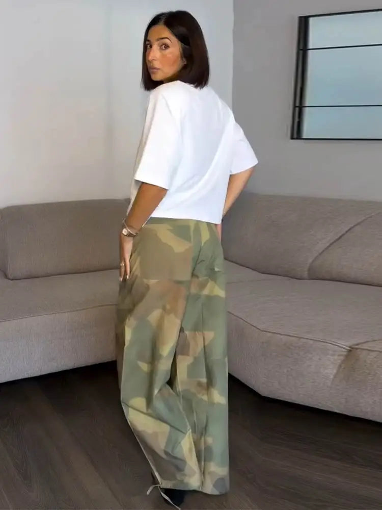 Pantaloni da donna con stampa mimetica, vita con coulisse, gamba larga, taglio ampio, orlo con coulisse, vestibilità comoda, pantaloni casual, streetwear, nuova moda 2026